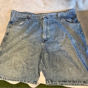 Wrangler Men’s Blue Denim Cargo Shorts, Relaxed Fit, Size 42  4 pair available